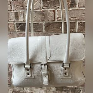 Rare bag in Optic White Burberry Tote. EUC 🔥. All offers welcomed.